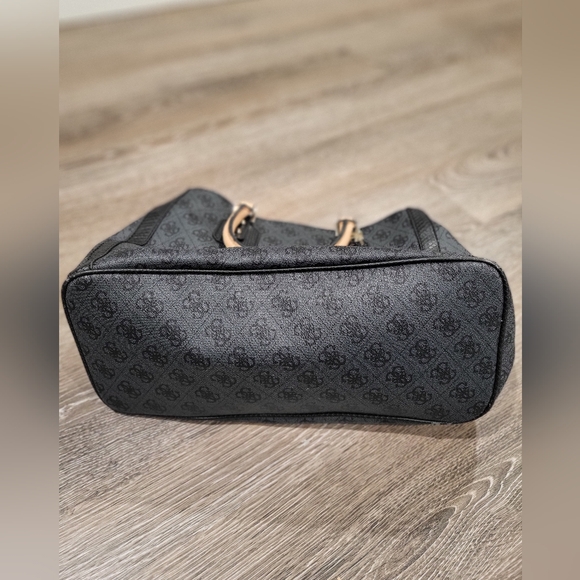 GUESS black and tan purse - Picture 3 of 16